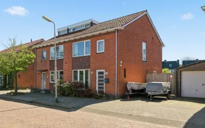 Twee-onder-één-kap te koop: Melklaan 44, Watervlietbuurt Velsen-Noord