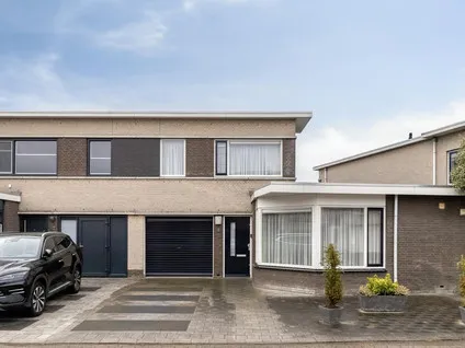 Tussenwoning te koop: Mendelssohnstraat 30, Bizetbuurt Capelle Aan Den Ijssel