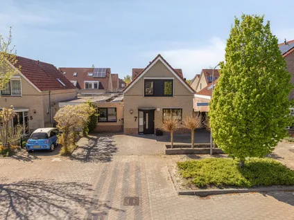 Twee-onder-één-kap te koop: Mendelssohnstraat 7, Dirksland noord Dirksland