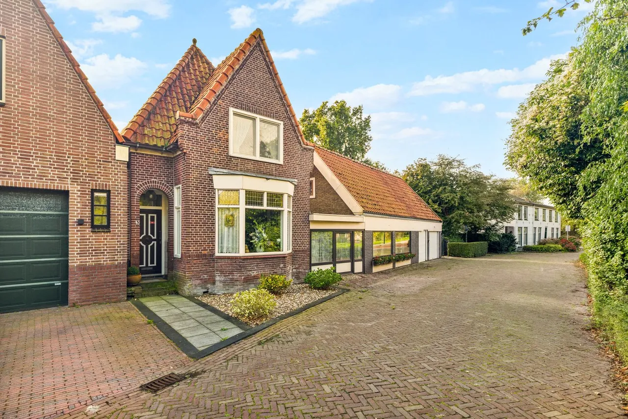 Twee-onder-één-kap te koop: Menisweg 3, Schagen