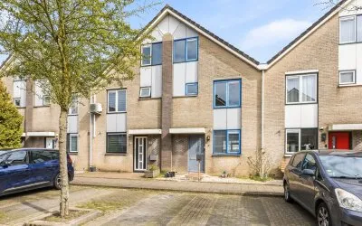 Tussenwoning te koop: Menkemaborgstraat 8, Almere