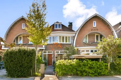 Tussenwoning te koop: Menneweg 5, Centrum Sassenheim