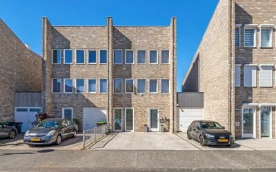Tussenwoning te koop: Menno ter Braakstraat 34, Erasmus Veld 'S-Gravenhage