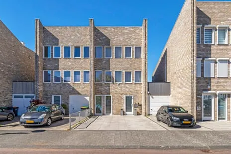 Tussenwoning te koop: Menno ter Braakstraat 34, Erasmus Veld 'S-Gravenhage