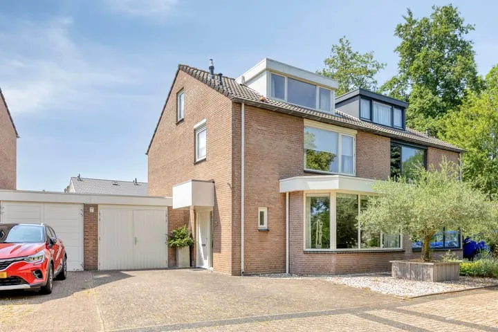 Tussenwoning te koop: Mercurius 125, Sterrenbuurt Oosterhout (Nb)