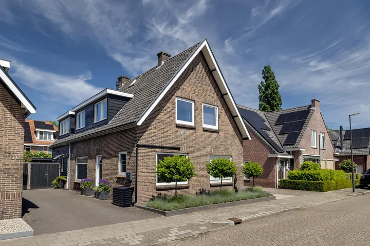 Twee-onder-één-kap te koop: Mercuriuslaan 34, Sprengenbos Apeldoorn