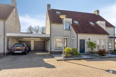 Tussenwoning te koop: Merelhof 4, Graswinkel Weert