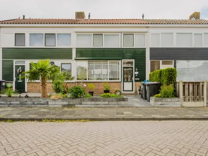 Tussenwoning te koop: Merelstraat 16, Vogelbuurt Spijkenisse