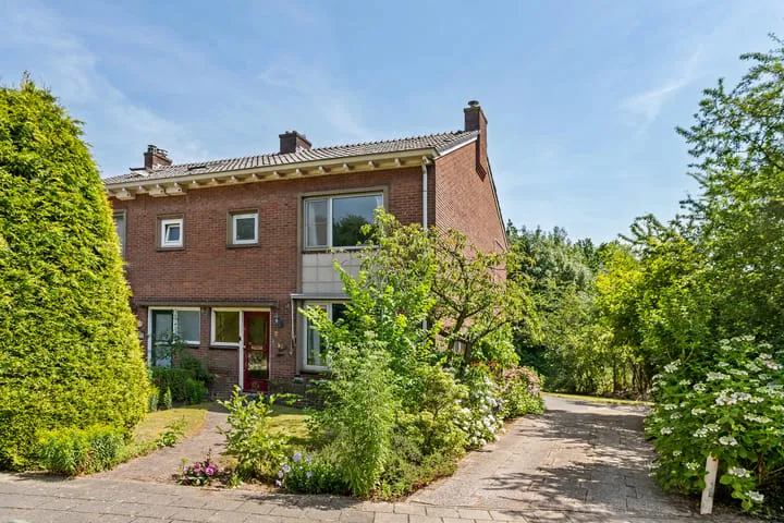 Twee-onder-één-kap te koop: Merkesstraat 2, Rijnsweerd Utrecht
