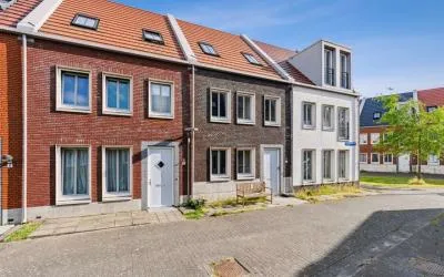 Tussenwoning te koop: Merlijnplantsoen 2, Homeruskwartier Noord Almere