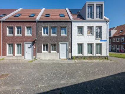 Tussenwoning te koop: Merlijnplantsoen 2, Homeruskwartier Noord Almere
