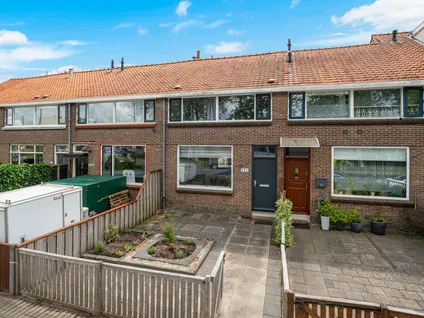 Tussenwoning te koop: Merwedestraat 157, Amerstraat en omgeving Dordrecht