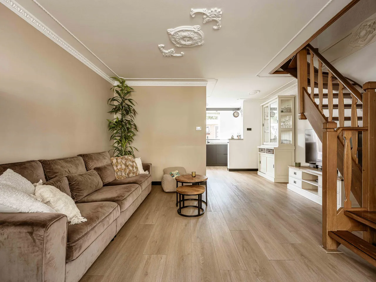 Tussenwoning te koop: Merwedestraat 18, Haarlem