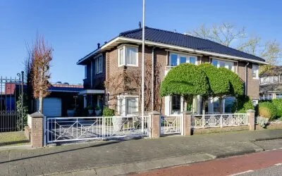 Twee-onder-één-kap te koop: Merwestraat 17, Buitenuitbreiding-Oost Sliedrecht