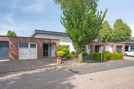 Tussenwoning te koop: Meteoorhof 5, Ophoven Sittard