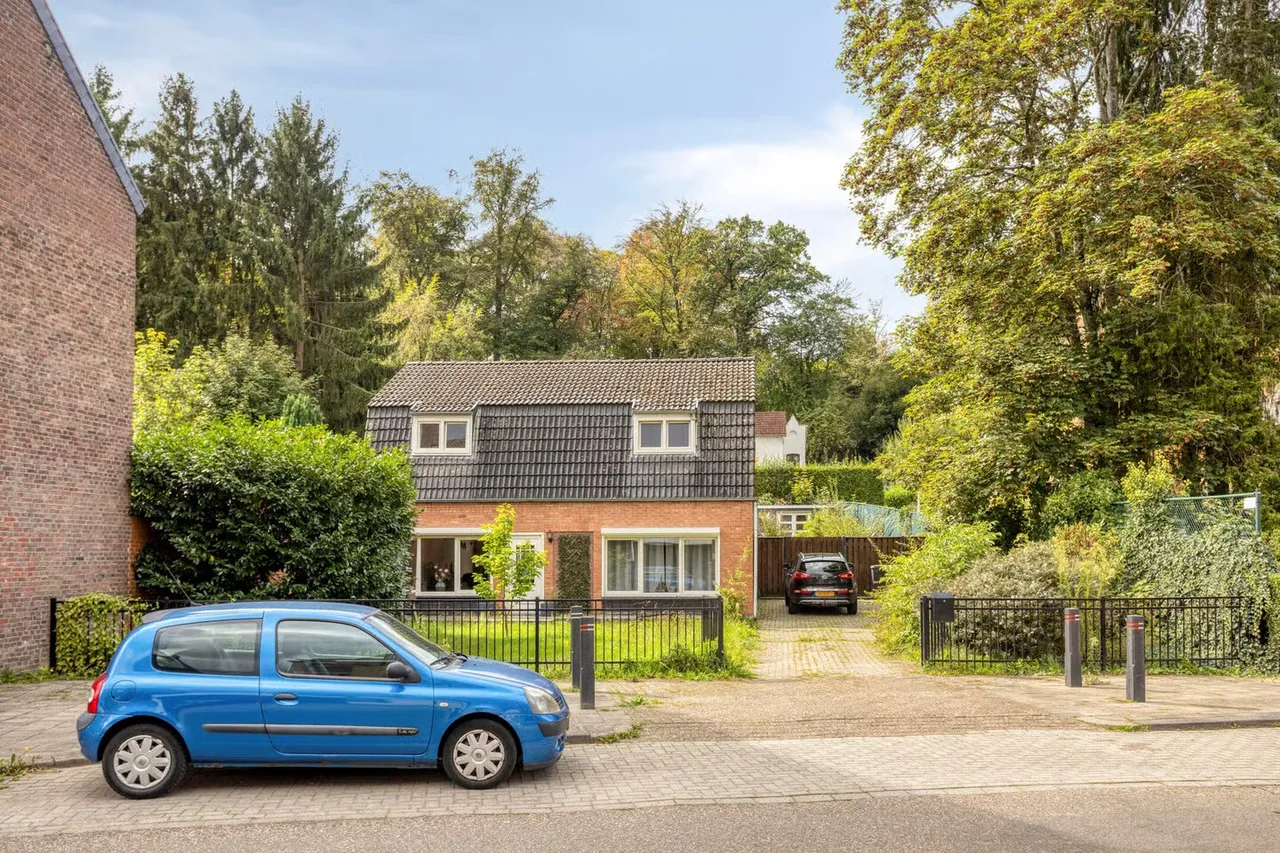 Twee-onder-één-kap te koop: Meuserstraat 145, Kerkrade