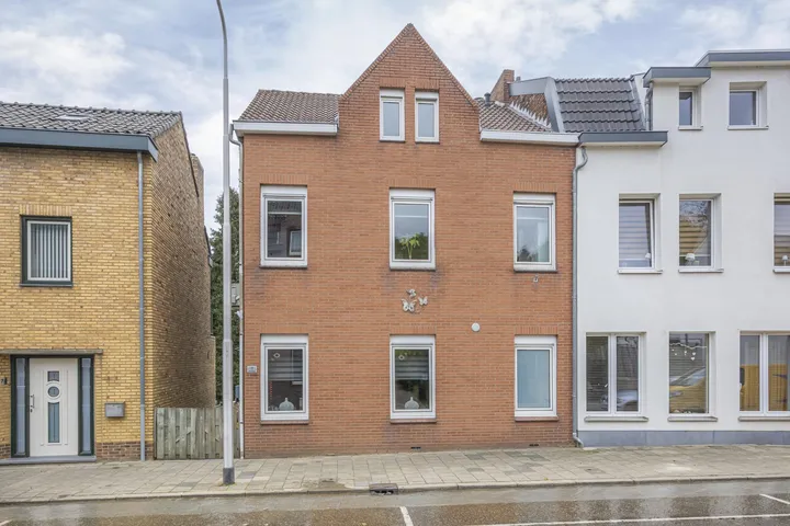 Twee-onder-één-kap te koop: Meuserstraat 72, Kerkrade