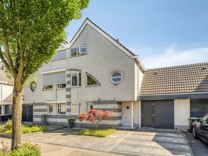 Tussenwoning te koop: Mevr.Mr. L. Ribbius Peletierstraat 18, Laag Dalem II Gorinchem