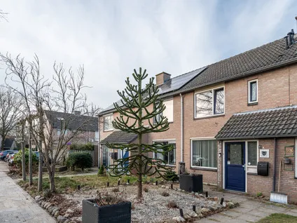 Tussenwoning te koop: Mevr. Brantlaan 21, Waalre