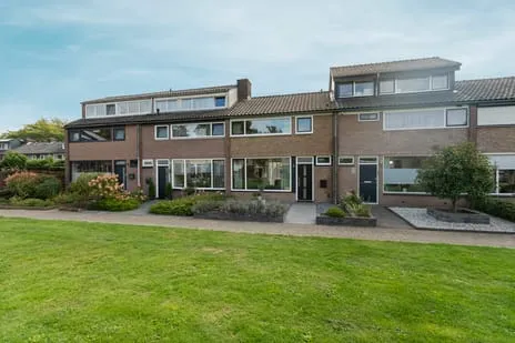 Tussenwoning te koop: Mezenlaan 120, Dieren-Noord boven spoorlijn Dieren