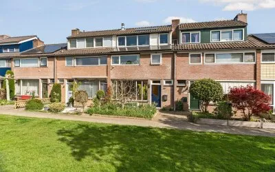 Tussenwoning te koop: Mezenlaan 136, Dieren-Noord boven spoorlijn Dieren