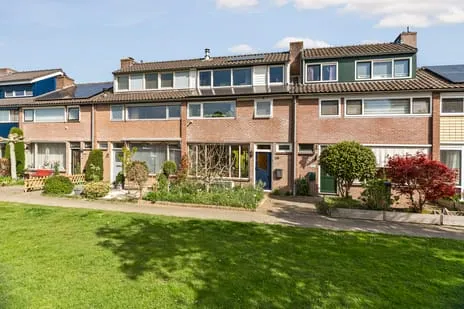 Tussenwoning te koop: Mezenlaan 136, Dieren-Noord boven spoorlijn Dieren