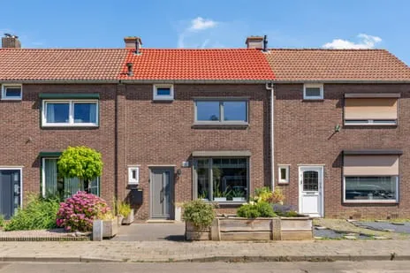 Terraced house for sale: Mezenstraat 37, Kluis Geleen