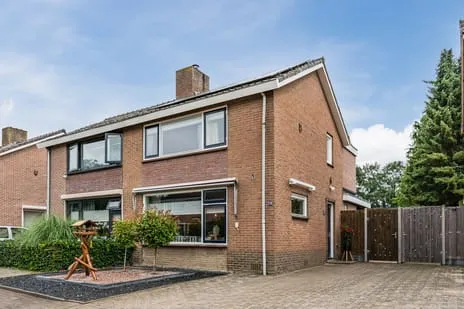 Twee-onder-één-kap te koop: Mezenweg 20, Wapenveld Wapenveld