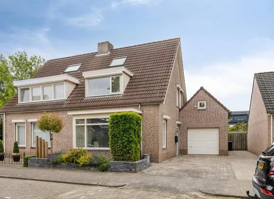 Twee-onder-één-kap te koop: Mgr Dellepoortstraat 3, Stampersgat Stampersgat