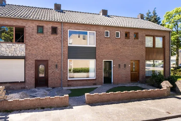 Tussenwoning te koop: Mgr. Frenckenstraat 9, Slotjes-Midden Oosterhout (Nb)