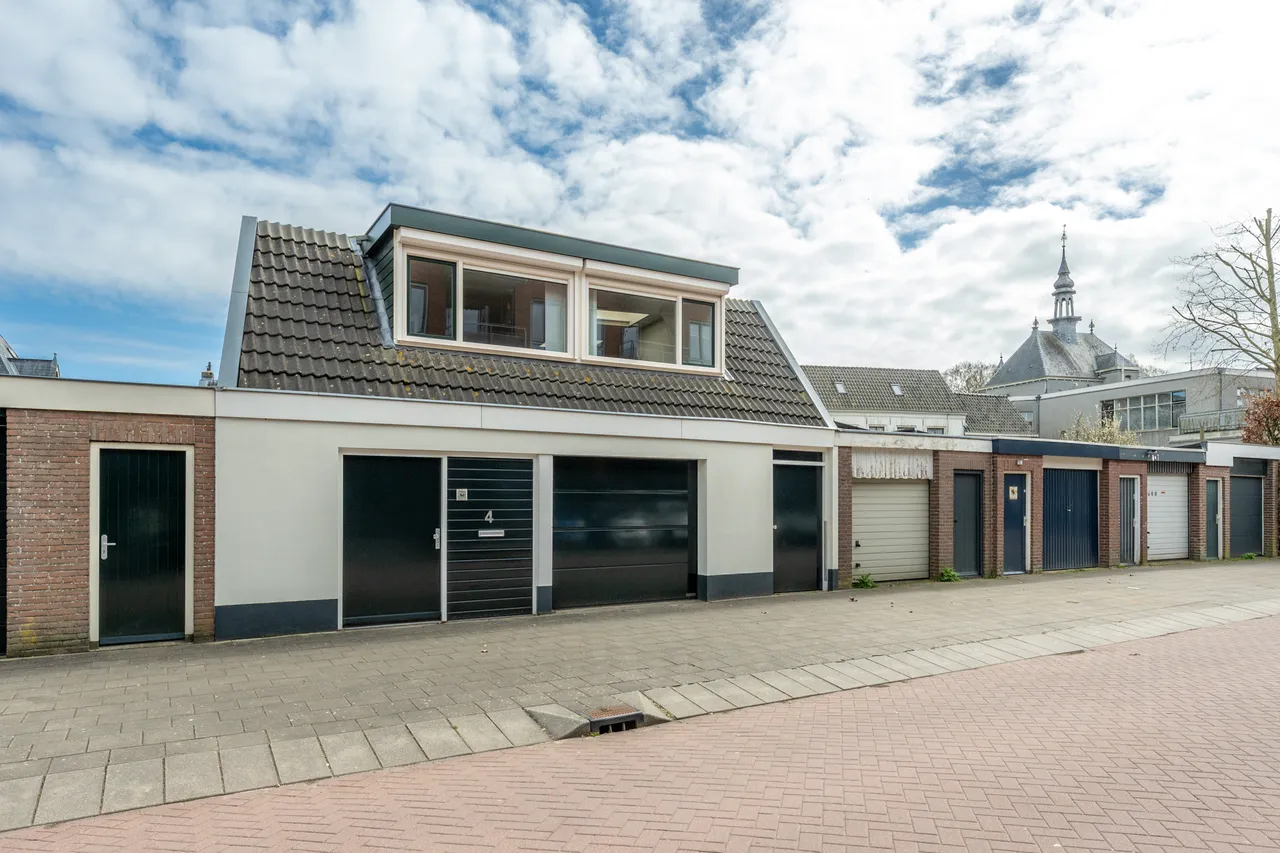 Vrijstaande woning te koop: Mgr. G.W. van Heukelumstraat 4, Nieuwegein