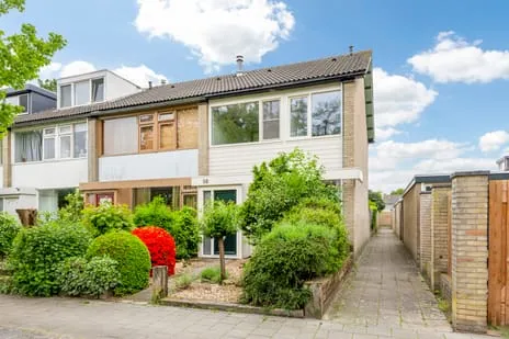 Corner house for sale: Mgr. Goossenssingel 32, De Baarzen Vught