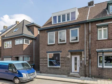 Twee-onder-één-kap te koop: Mgr. Lebouillestraat 43, Hoensbroek-Centrum Hoensbroek