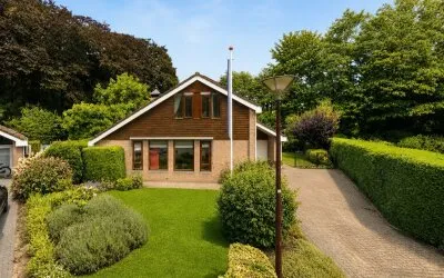 Vrijstaande woning te koop: Mgr. Nelislaan 8, Hoeven Hoeven