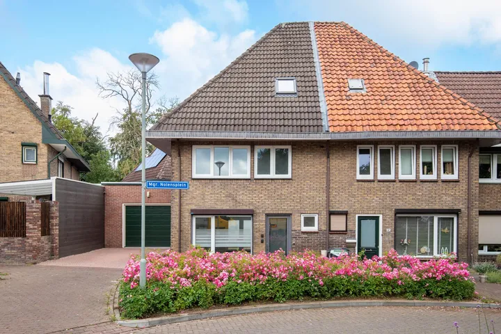 Tussenwoning te koop: Mgr.Nolensplein 14, Vink Eygelshoven