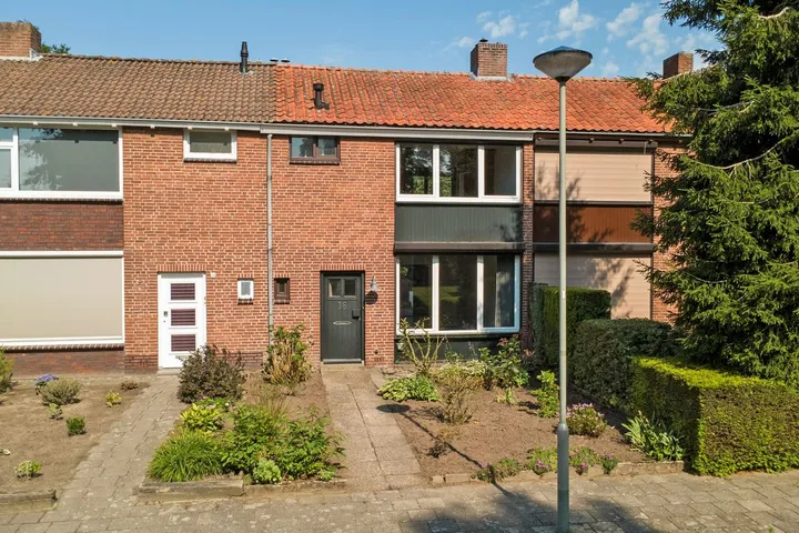 Terraced house for sale: MGR. NOLENSSTRAAT 36, Panningen-Zuid Panningen