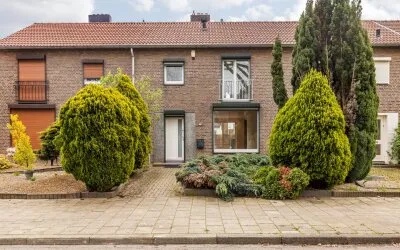 Tussenwoning te koop: Mgr. Claessensstraat 50, Sittard