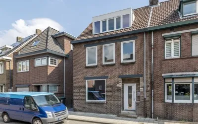 Twee-onder-één-kap te koop: Mgr. Lebouillestraat 43, Hoensbroek-Centrum Hoensbroek