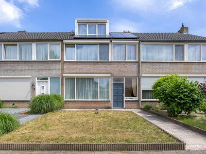 Tussenwoning te koop: Michiel de Ruijterstraat 36, Naastenbest Best