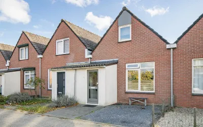 Tussenwoning te koop: Michiel de Ruijterstraat 10, Molenstraat Kloosterzande
