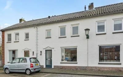Tussenwoning te koop: Michiel de Ruyterweg 84, Molenstraat en omgeving Vught