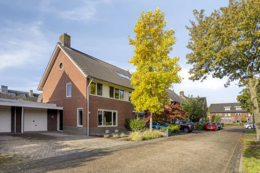 Tussenwoning te koop: Middachtendreef 10, Helmond