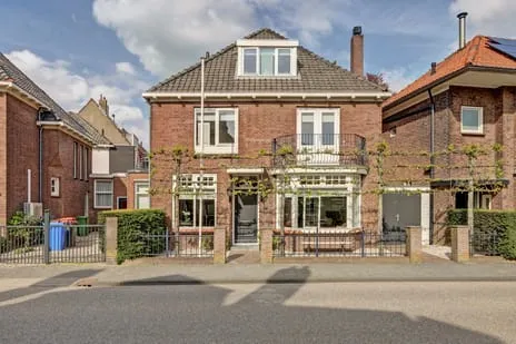 Tussenwoning te koop: Middeldiepstraat 2, Buitenuitbreiding-Oost Sliedrecht