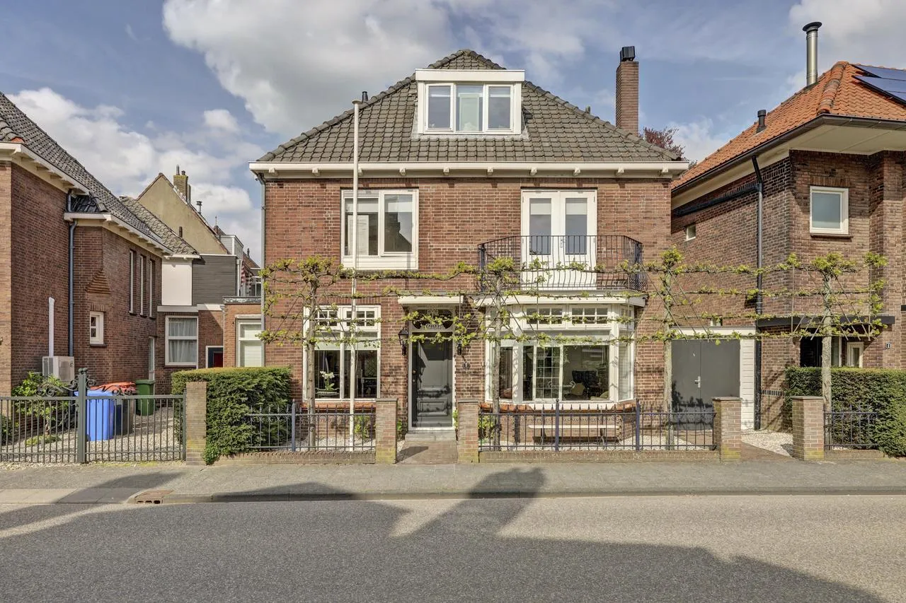 Tussenwoning te koop: Middeldiepstraat 2, Sliedrecht