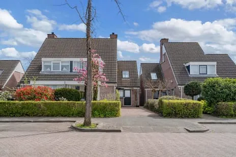 Twee-onder-één-kap te koop: Middelgronden 52, Bovenmaat Noord Huizen