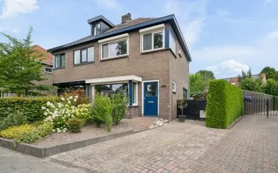 Twee-onder-één-kap te koop: Middellaan 105, Gezonken Hoek Veenendaal