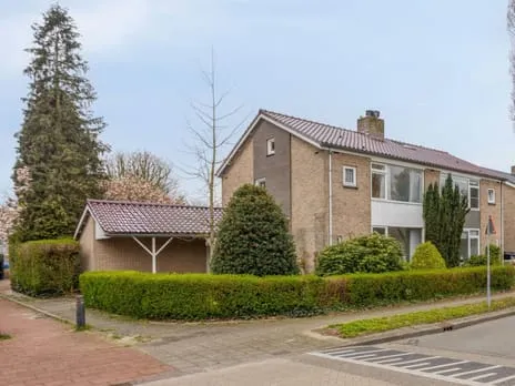 Twee-onder-één-kap te koop: Middellaan 26, Petenbos Veenendaal