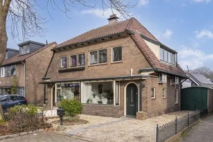 Twee-onder-één-kap te koop: Middellaan 69, Gezonken Hoek Veenendaal