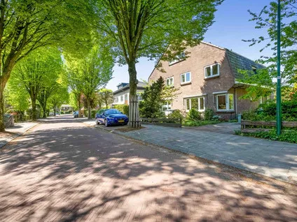 Twee-onder-één-kap te koop: Middellaan 9, Tuindorp Bilthoven