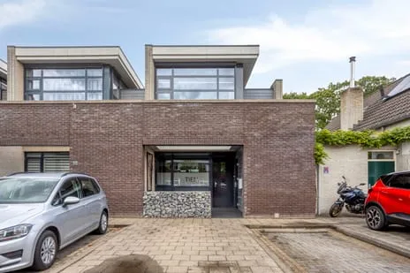 Tussenwoning te koop: Middelmeede 10, De Meede Made